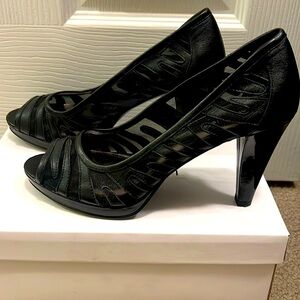Calvin Klein heels size 7. Beautiful design and in great condition.